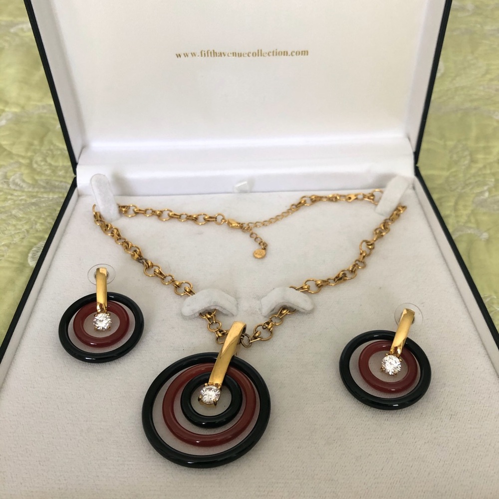 🌹Beautiful Original pieces: Necklace & Earrings🌹